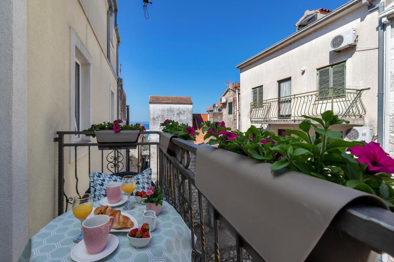 Luxury Center Apartment